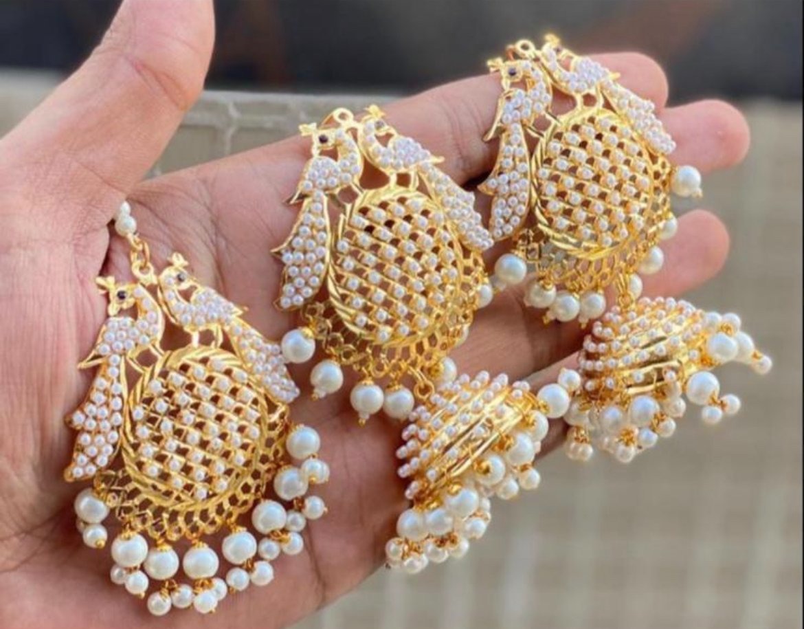 White Jhumki Earring and Tikka Set