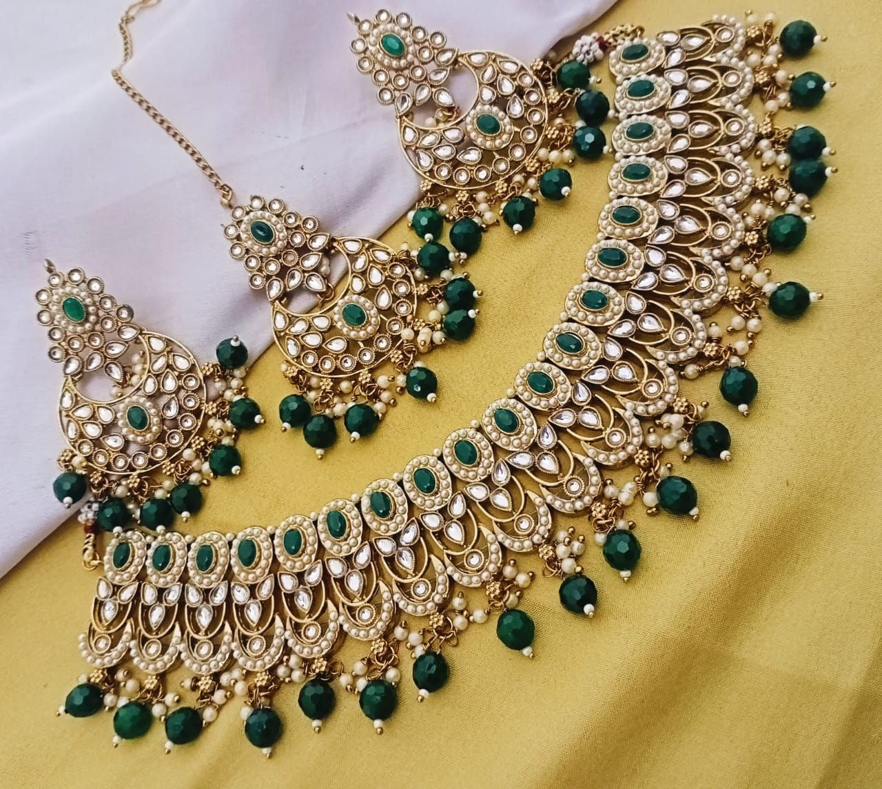 Green Necklace Set
