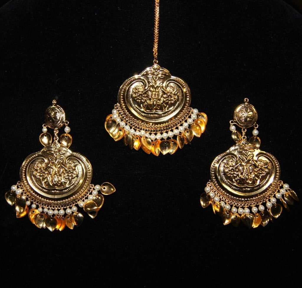 Gold Pippal Pathi Earrings with Maang Tikka