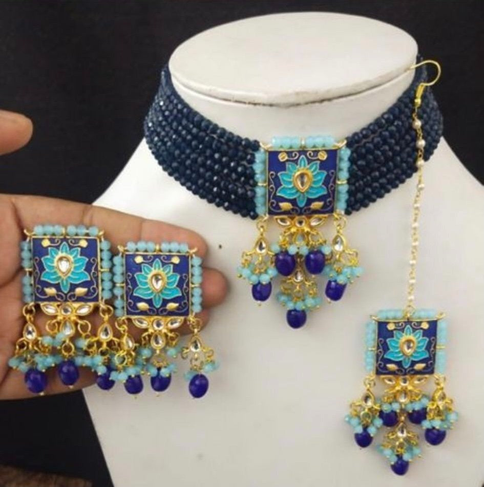 Contrasting Blue Choker Set