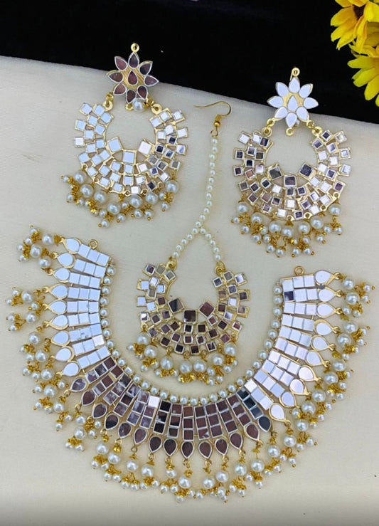 White Mirror Neckalce Set