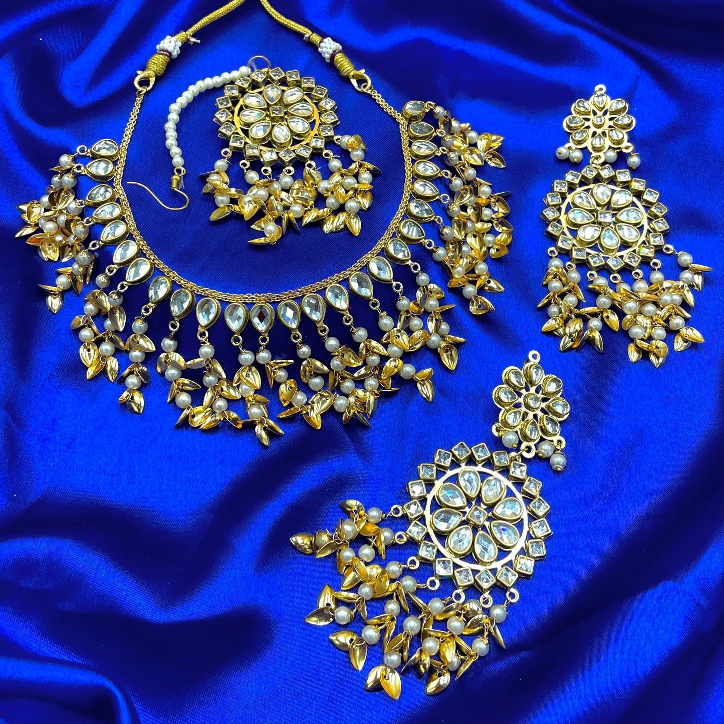 White Pippal Pathi Necklace Set