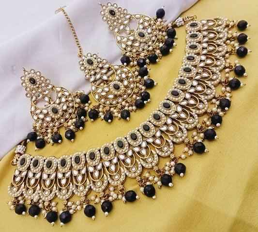 Black Necklace Set